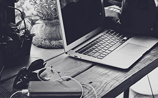 榜首大战1-0！米兰双杀国米！意甲争冠悬念重燃，手球未判引争议